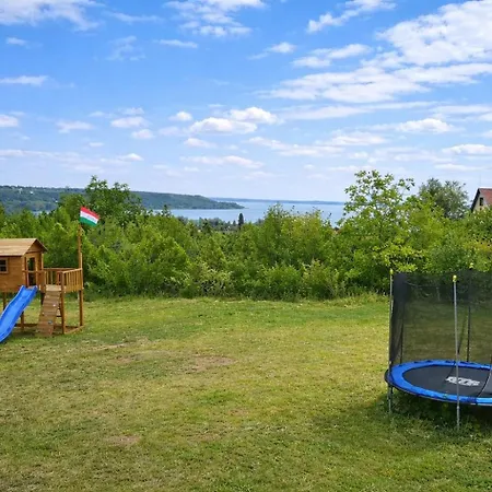 Adam Nyaralohaz * Balatonalmádi